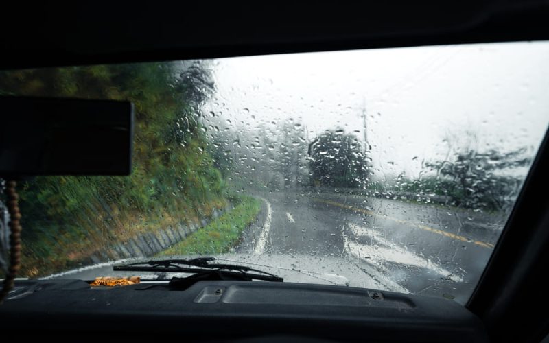 Cómo conducir de forma segura durante la temporada de lluvias en Panamá