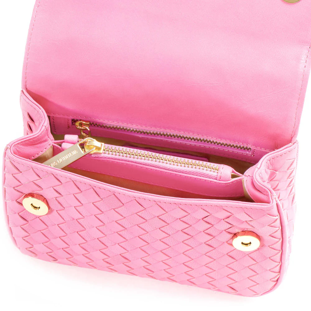 Complementa tu outfit con estilo: bolsos de Pons Quintana para verano